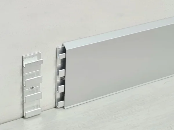 Алюминиевый плинтус Fezard Кабельный ALP-С70 Алюминий 70*10*2500 мм в Кургане