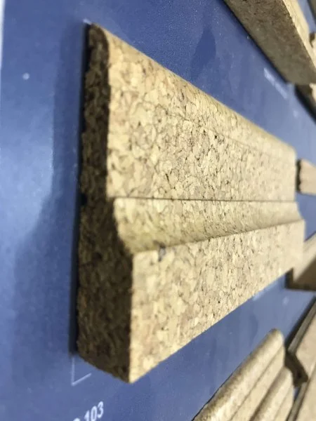 Плинтус пробковый ArtCorkDesing С 103 лакированный 12х65х910 мм в Кургане