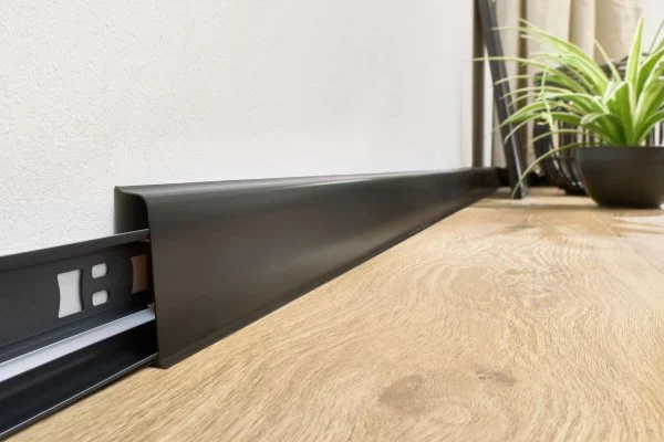 Плинтус пластиковый Arbiton INDO70 220 Чёрный матовый 2.5 м в Кургане