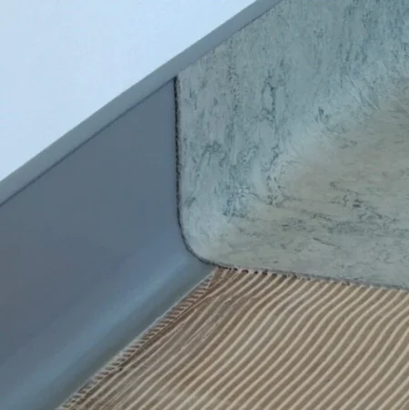 Коннелюрный односоставной плинтус Bonkeel Prof Серый (95х2700мм) в Кургане