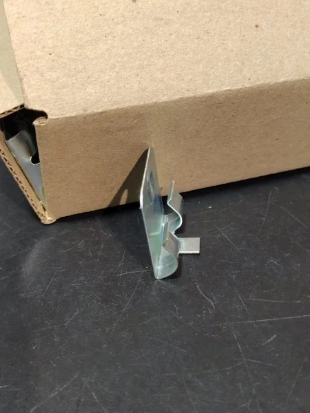 Клипсы к плинтусу MDF Bonkeel (50шт) в Кургане