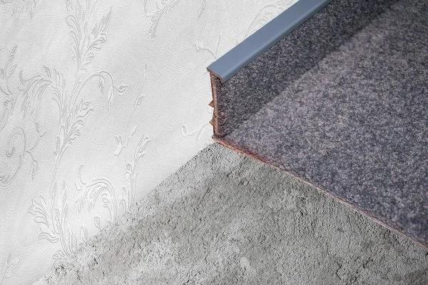 Плинтус для ковролина Korner Listwa 108 Графит 2,5м (50мм) в Кургане