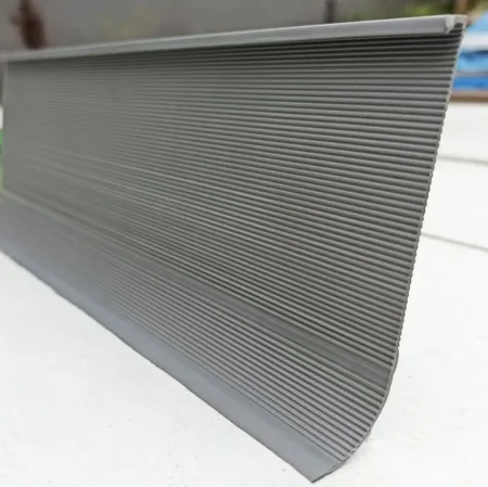 Коннелюрный односоставной плинтус Bonkeel Prof Серый (95х2700мм) в Кургане