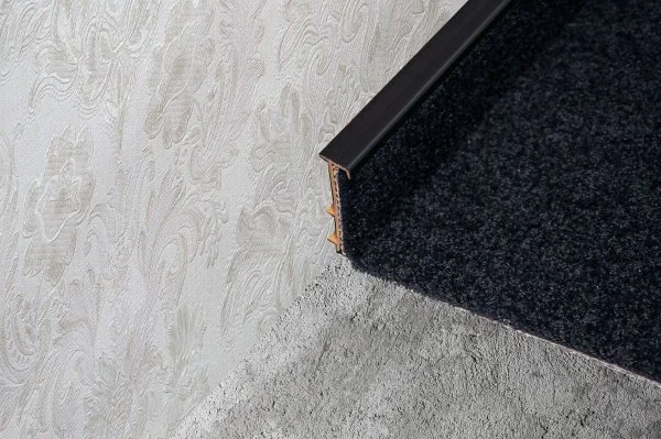 Плинтус для ковролина Korner Listwa 109 Черный 2,5м (50мм) в Кургане